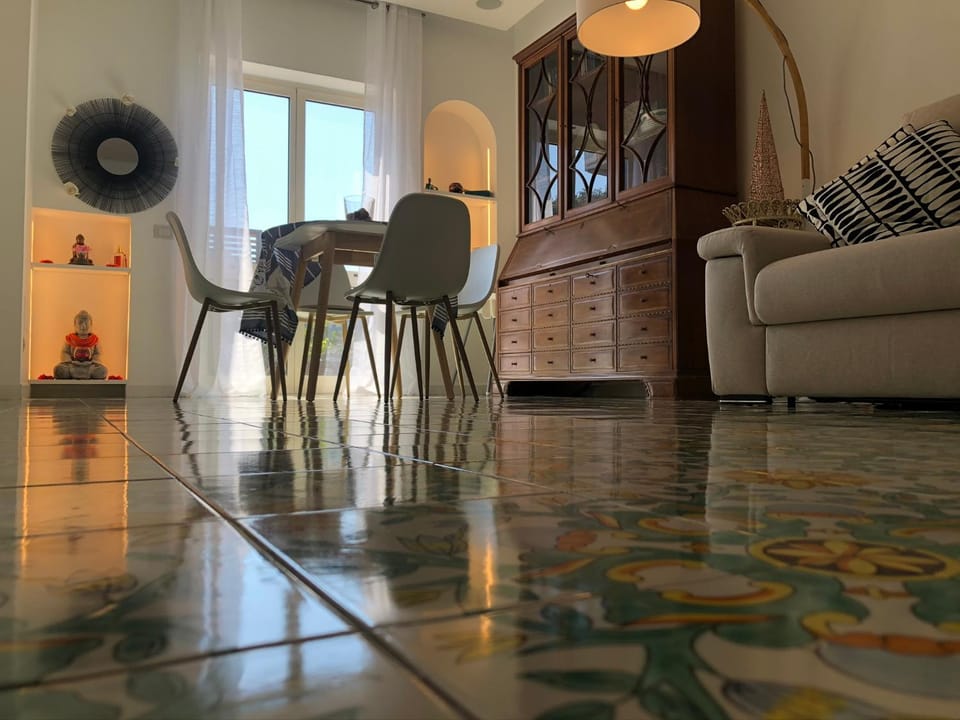 Living room, Seating area, Dining area