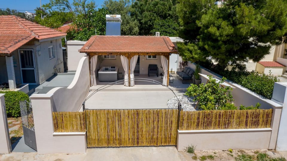 Property building, Hot Tub, Balcony/Terrace, Inner courtyard view