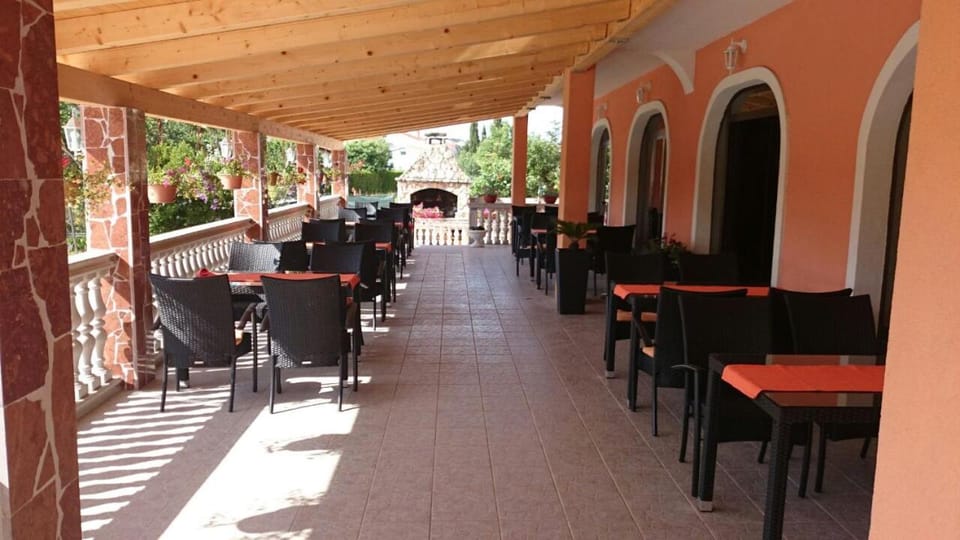 VILLA NIKOLINA Bed and Breakfast in Premantura