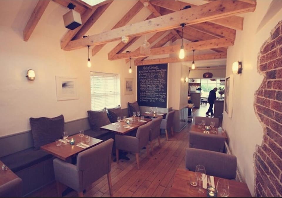 Restaurant/places to eat, Lounge or bar