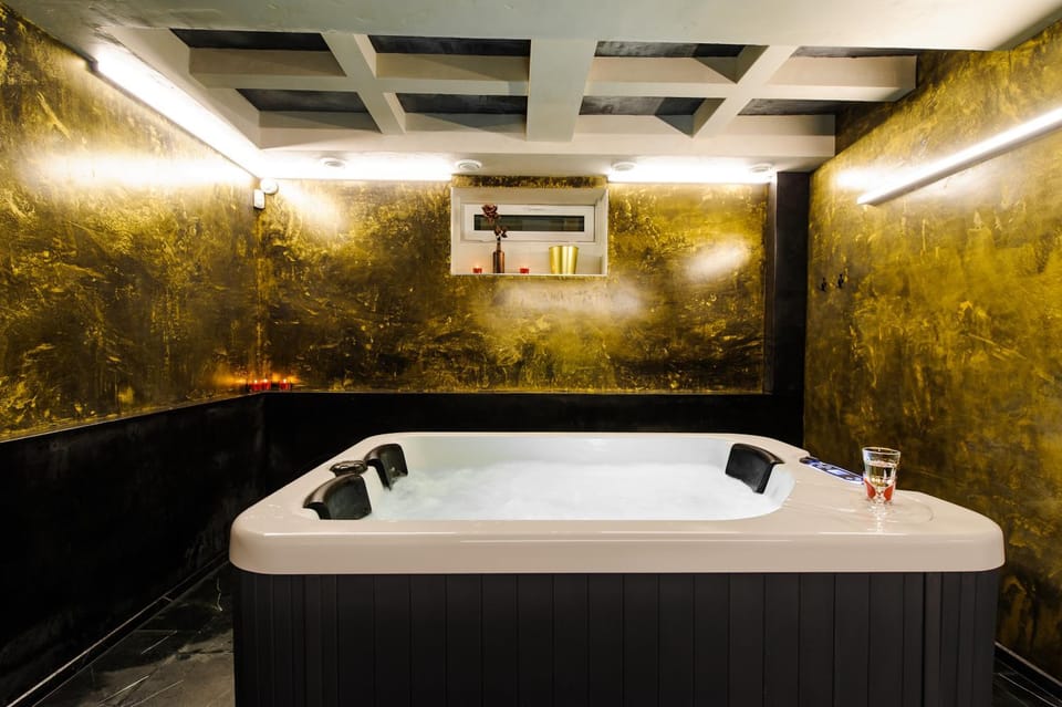 Hot Tub, TV and multimedia, Bath