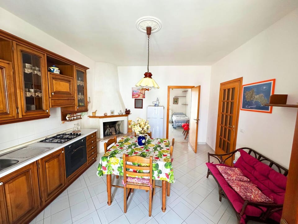 Kitchen or kitchenette, Living room, Dining area, oven, stove