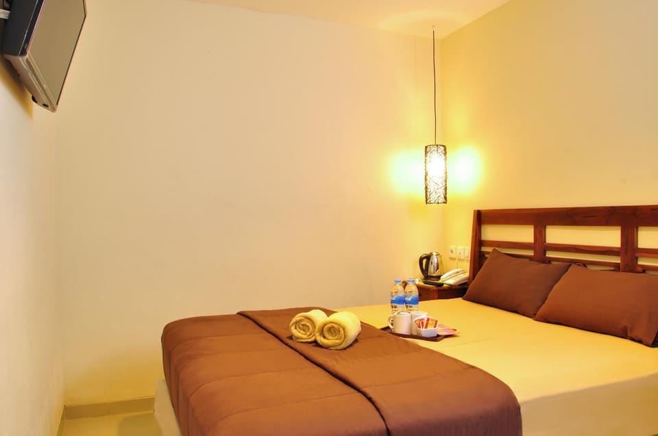 Bed, Bathroom