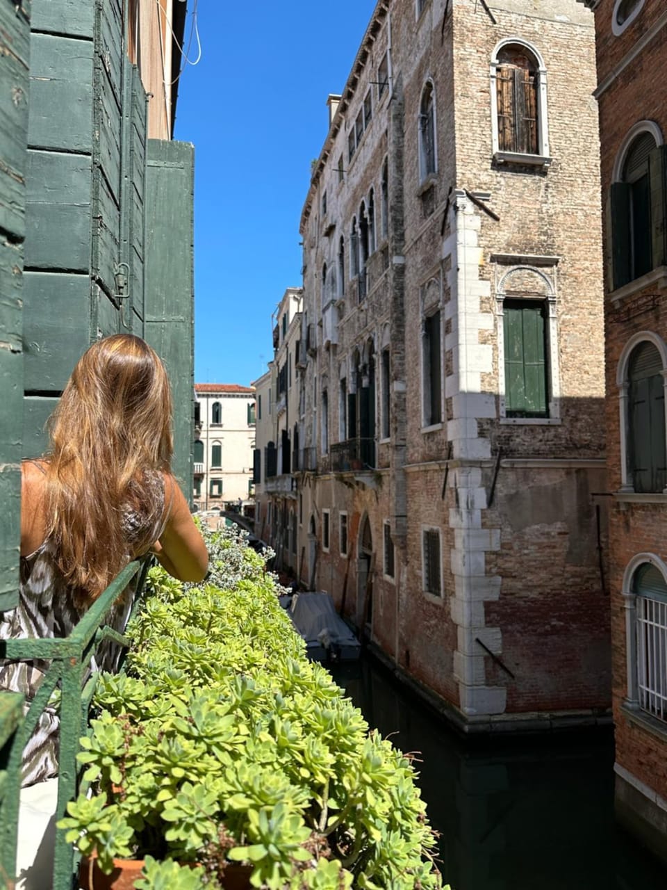 Property building, Balcony/Terrace, River view