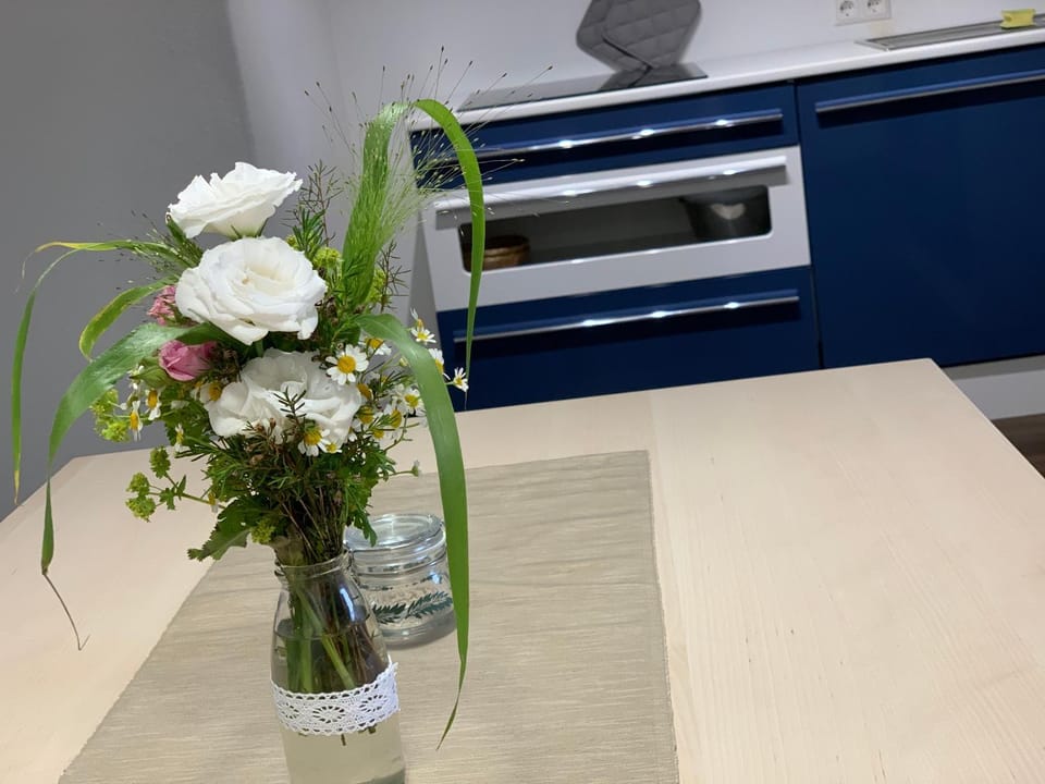 Kitchen or kitchenette, Dining area, Communal kitchen