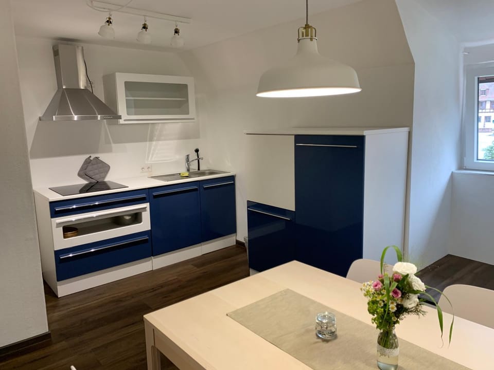 Kitchen or kitchenette, Dining area, Communal kitchen