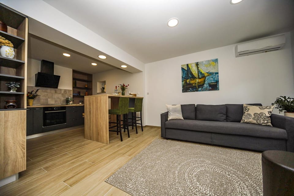 Kitchen or kitchenette, Living room