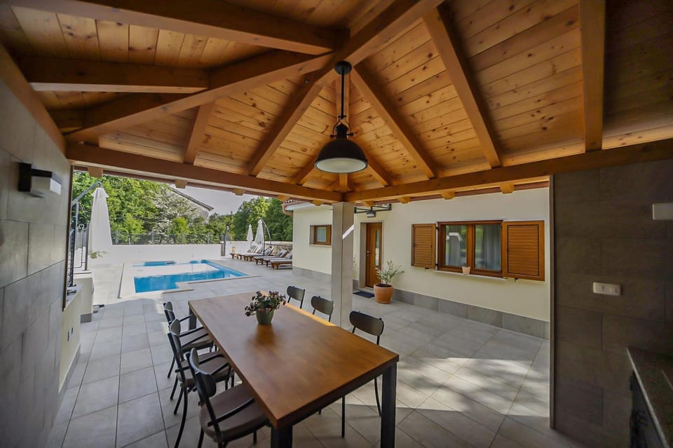 Balcony/Terrace, Swimming pool