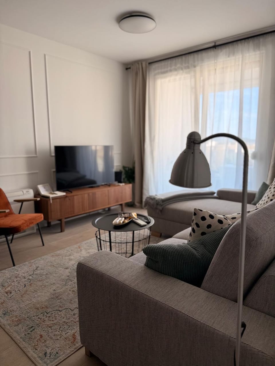 Communal lounge/ TV room, TV and multimedia, Living room, Seating area, Evening entertainment