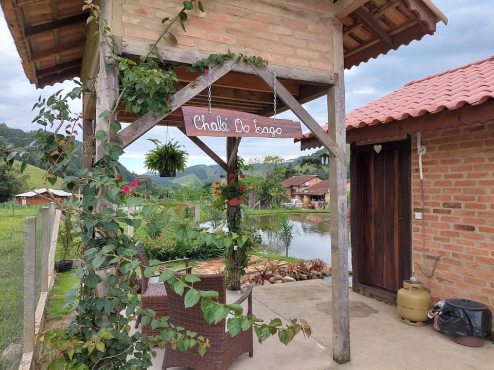 Caminhos da Serra do Tabuleiro - Chalé do Lago Nature lodge in State of Santa Catarina