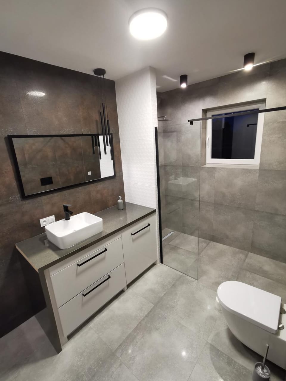 Shower, Toilet, Bathroom, towels