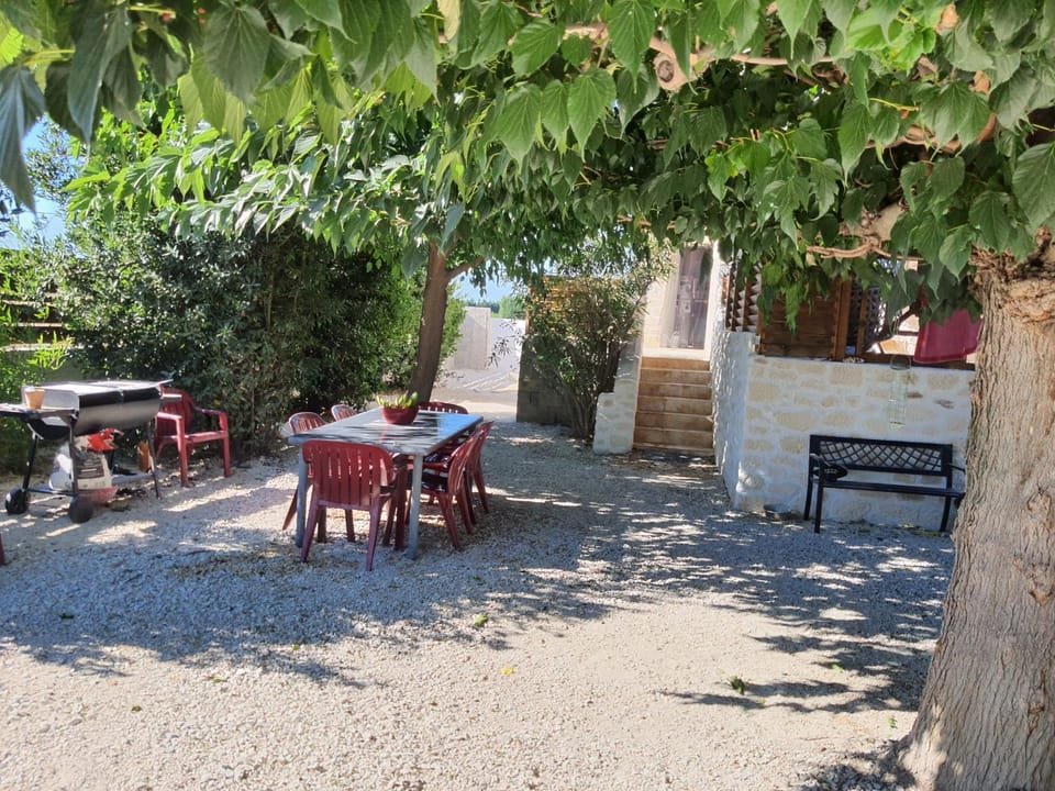 Patio, BBQ facilities