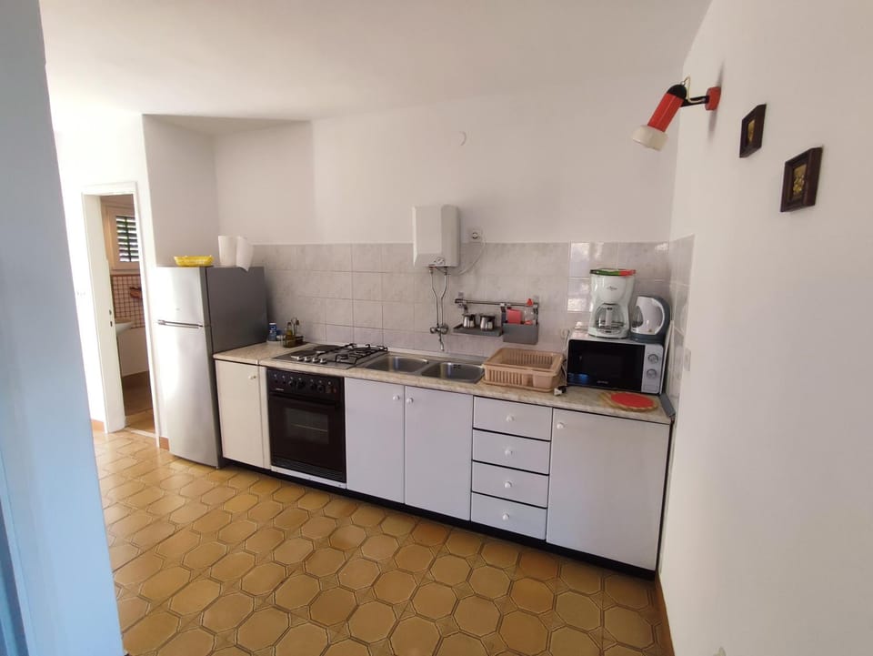 Kitchen or kitchenette, minibar, pet friendly, stove