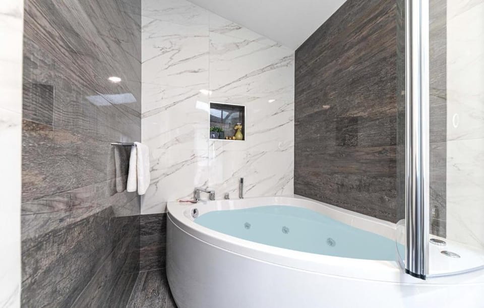Hot Tub, Bath