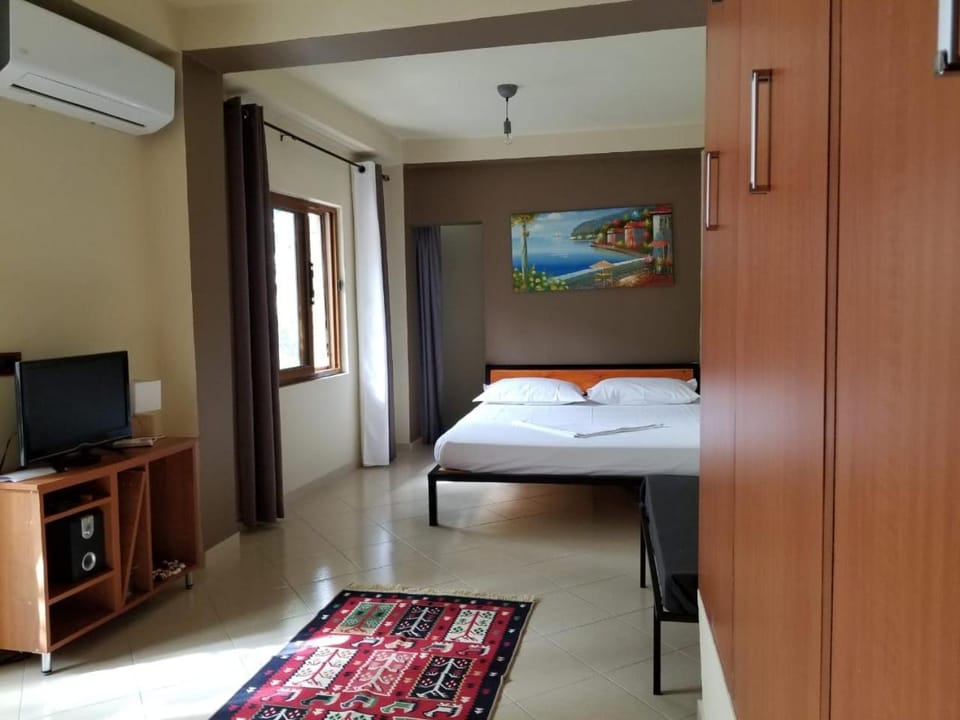 Bed, Photo of the whole room, Bedroom, wardrobe, air conditioner