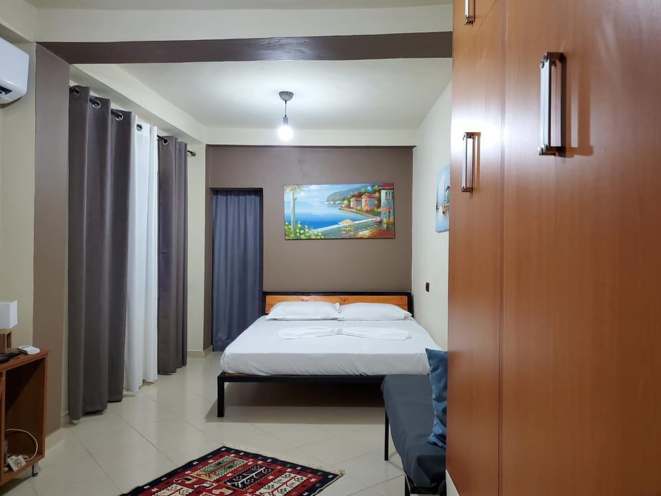 Bedroom, wardrobe