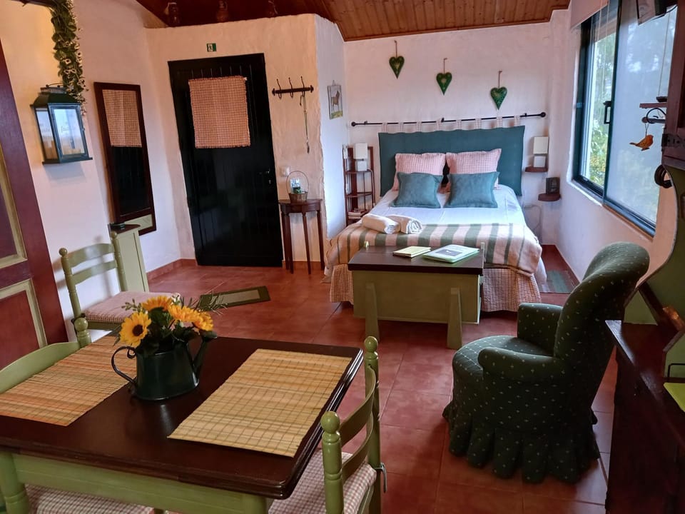 Bed, Living room, Photo of the whole room, Bedroom