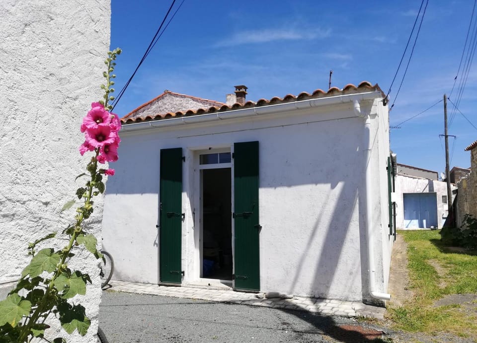 Facade/entrance, Quiet street view