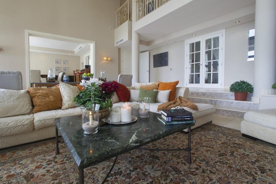 Living room, Seating area