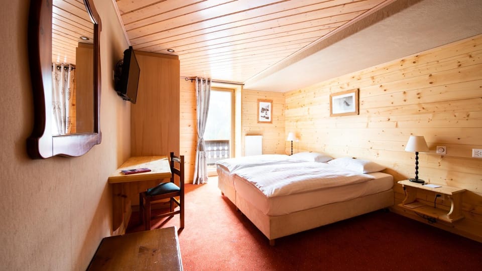 Bed, Mountain view