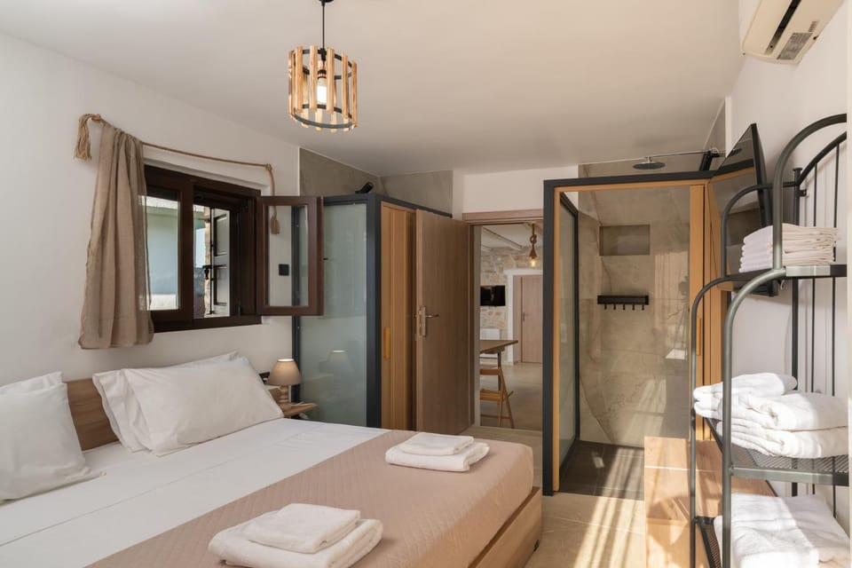 Bed, Bathroom, Photo of the whole room, Bedroom, wardrobe