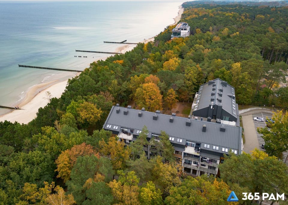 Property building, Nearby landmark, Day, Neighbourhood, Natural landscape, Bird's eye view, Beach, Sea view