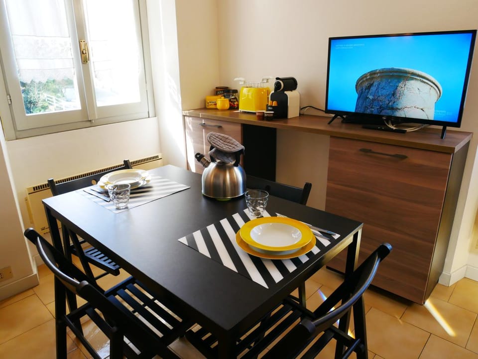 TV and multimedia, Kitchen or kitchenette