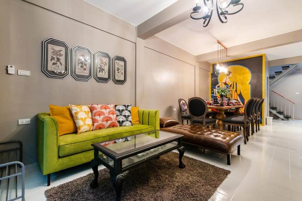 Living room, Seating area