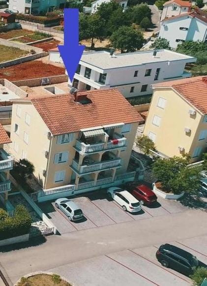 Off site, Bird's eye view