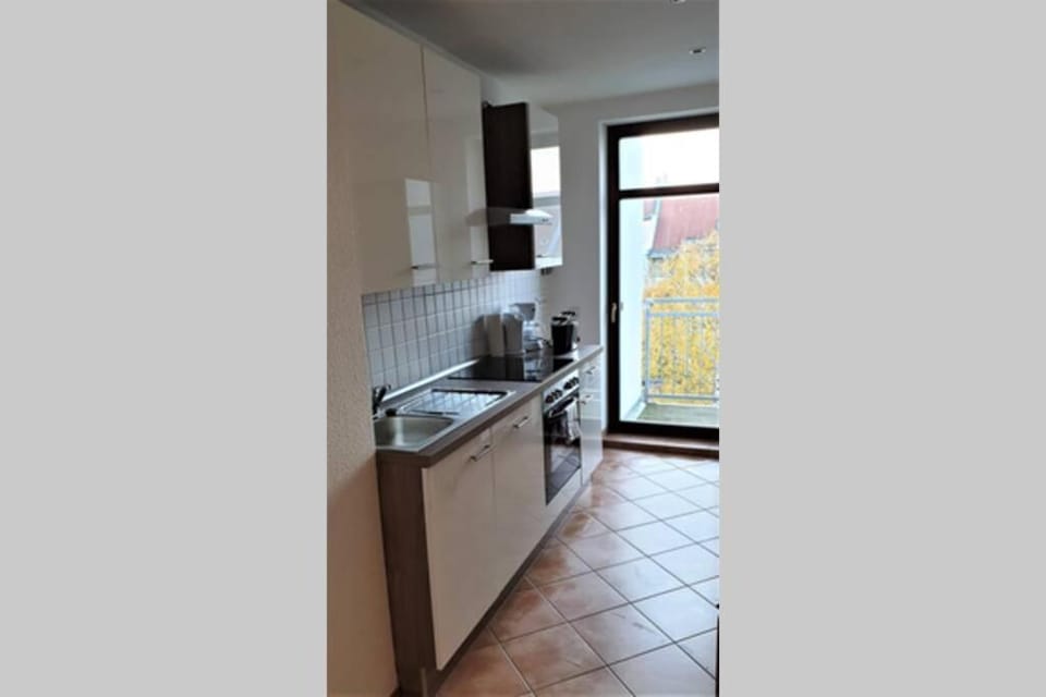 Coffee/tea facilities, Kitchen or kitchenette, Dining area