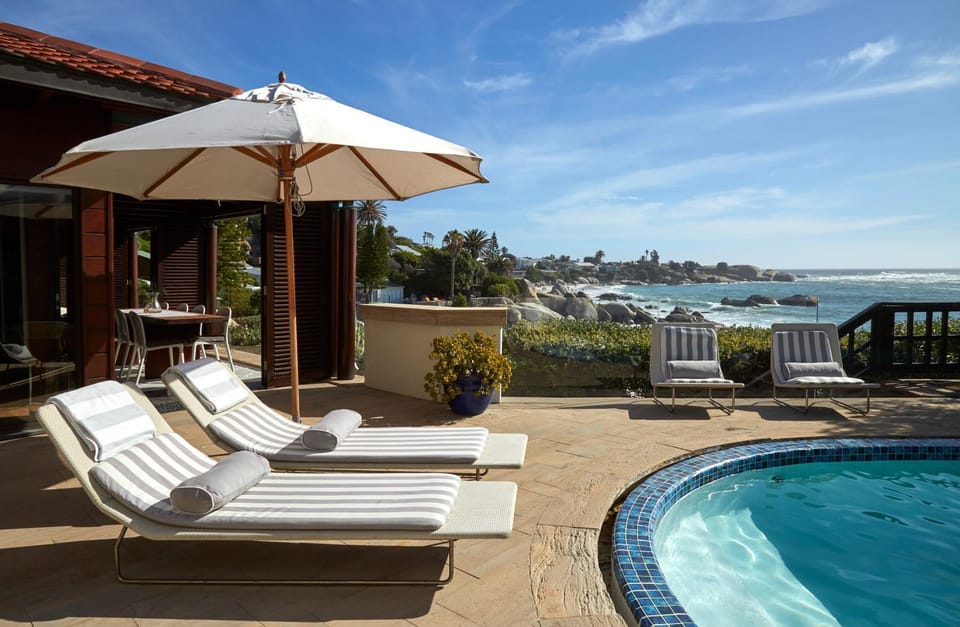 Property building, Patio, View (from property/room), Balcony/Terrace, Pool view, Sea view, Swimming pool, sunbed