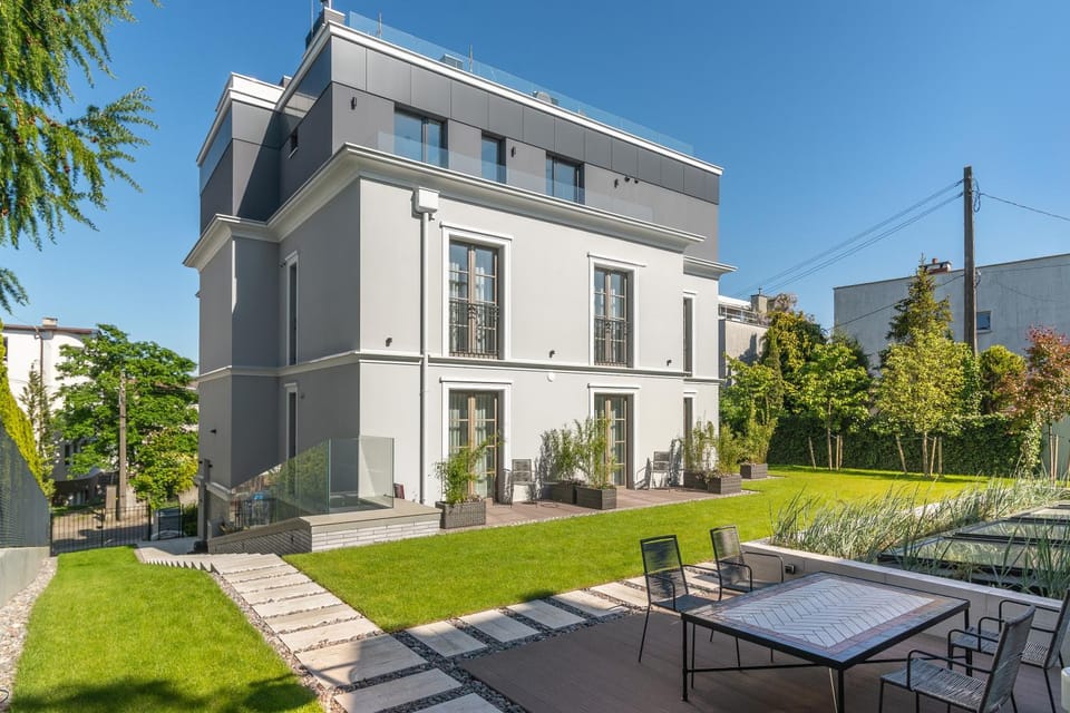Property building, Facade/entrance, Garden