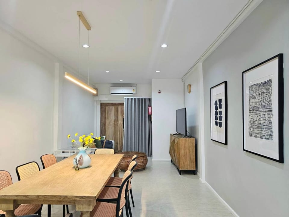 TV and multimedia, Living room, Dining area, air conditioner