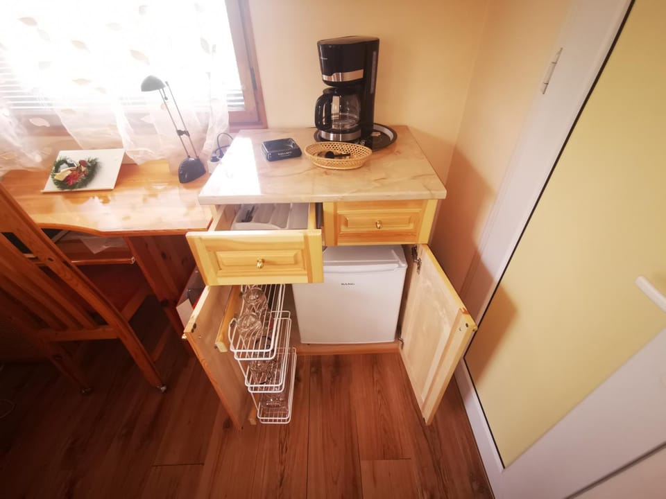 Coffee/tea facilities, Kitchen or kitchenette