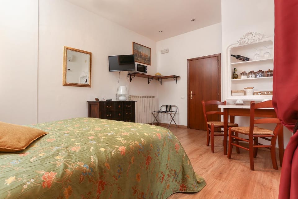 TV and multimedia, Bedroom, Lunch