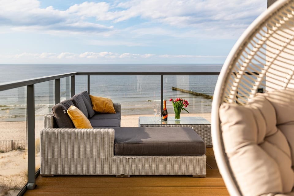Day, Natural landscape, View (from property/room), Balcony/Terrace, Living room, Seating area, Beach, Sea view