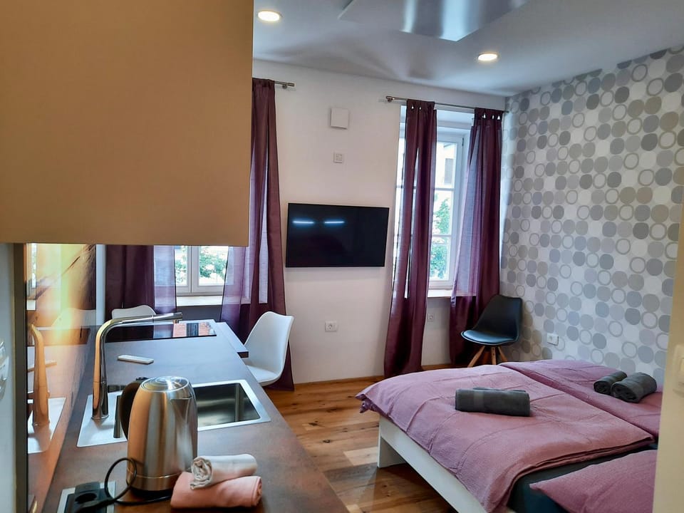 Kitchen or kitchenette, Living room, Bedroom