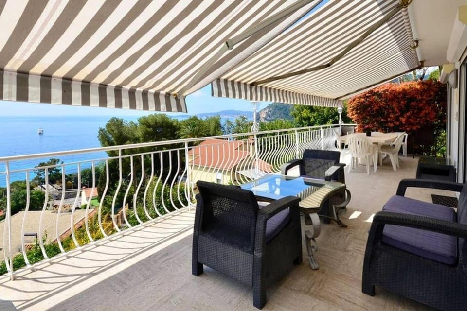 Villa piscine Eze bord de mer à 500m de la plage Villa in Eze