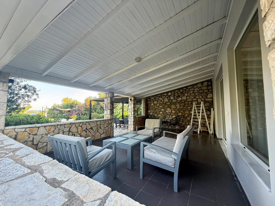 View (from property/room), Balcony/Terrace, Living room, Seating area
