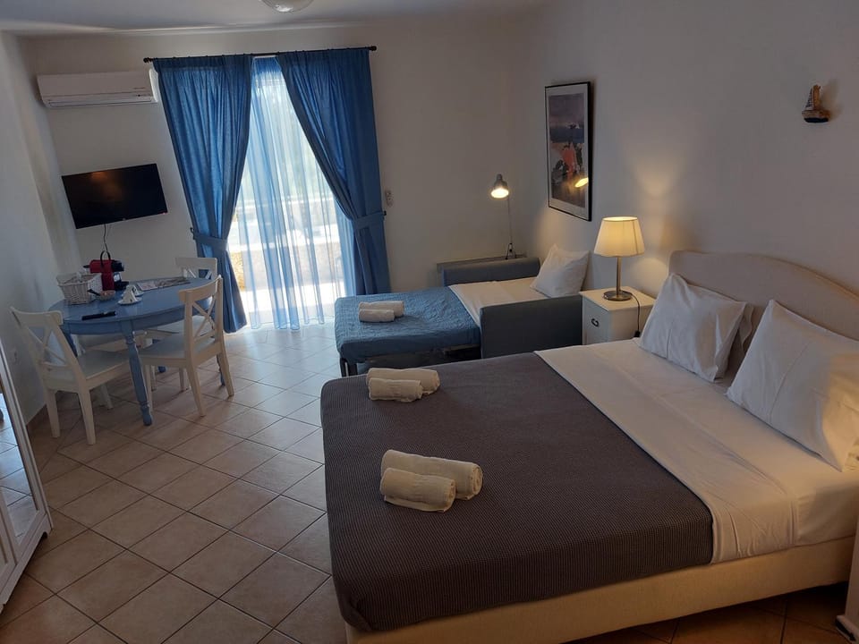 Living room, Bedroom