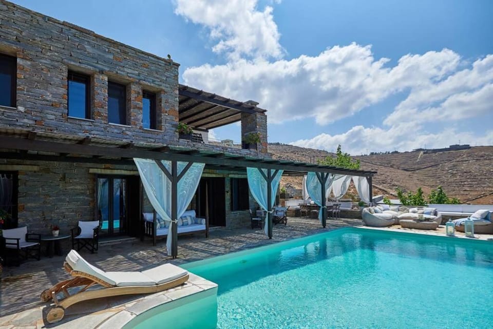 Property building, Swimming pool, sunbed