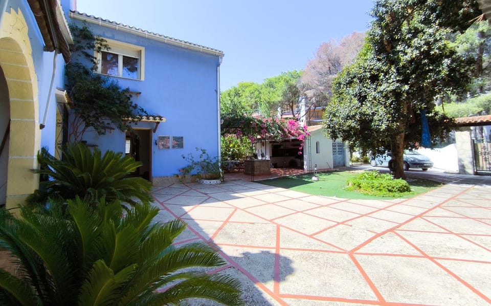 Off site, Garden