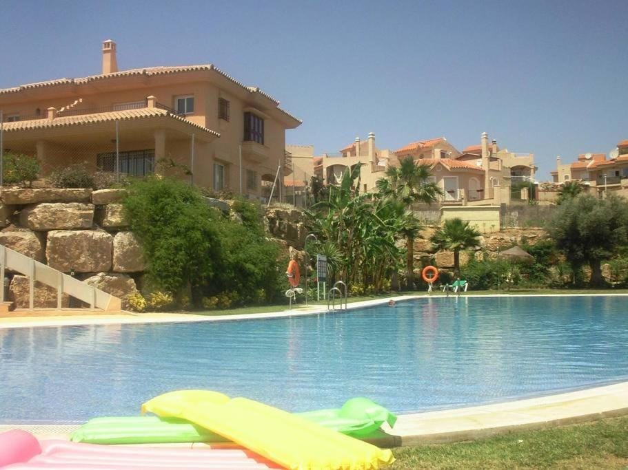 Property building, Swimming pool