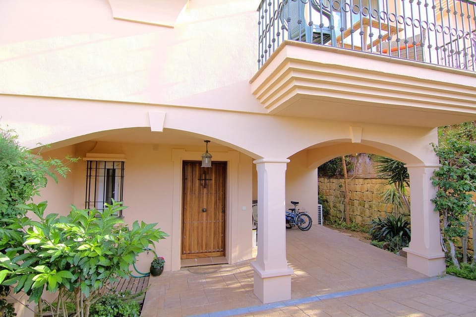 Property building, Facade/entrance