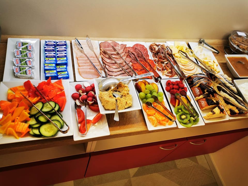Dining area, Buffet breakfast