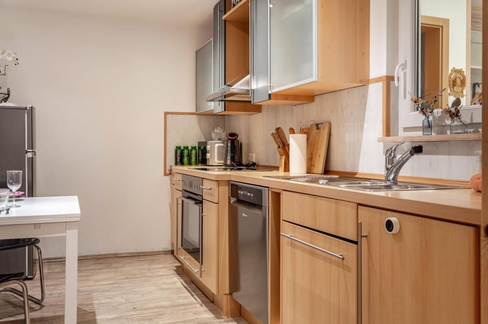 Kitchen or kitchenette, Living room