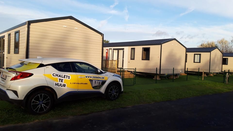 Property building, Garden, Parking