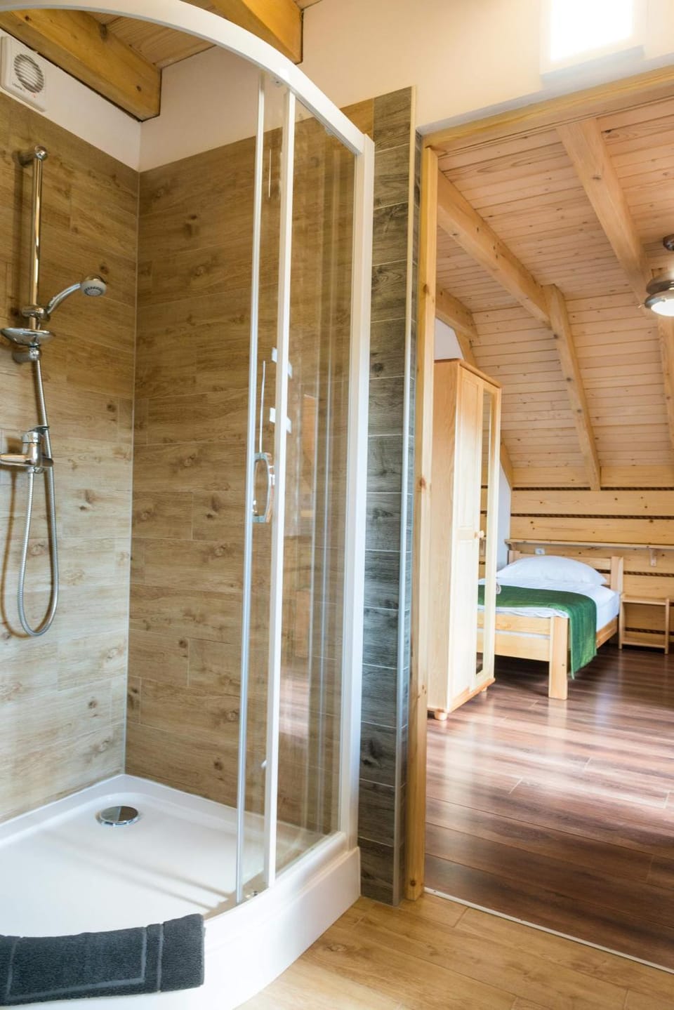 Shower, Bed, Photo of the whole room, Bedroom