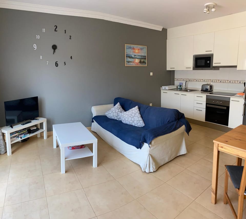 TV and multimedia, Kitchen or kitchenette, Living room