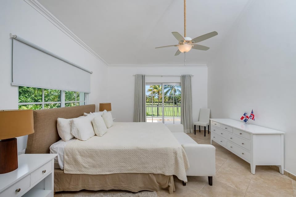 Bed, Photo of the whole room, Bedroom, fireplace